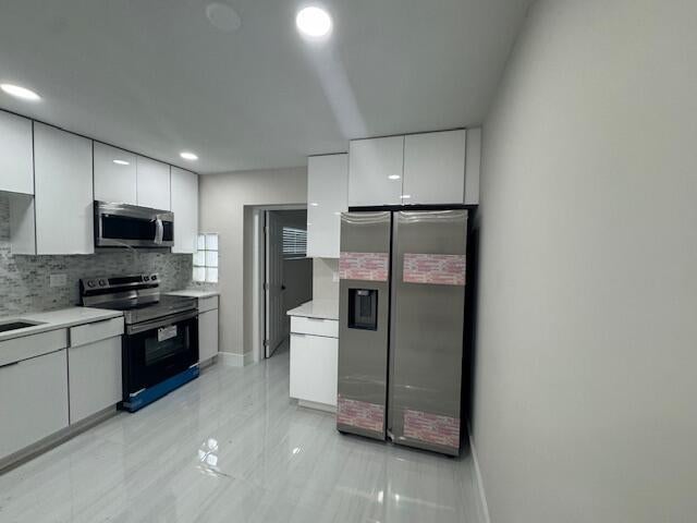 5 of 40 - 2329 West Dr, West Palm Beach, FL