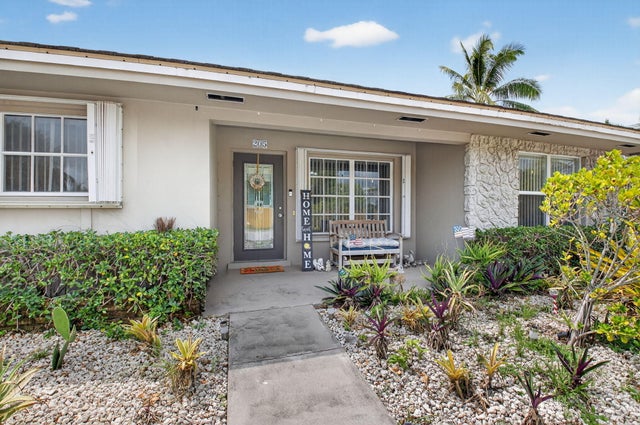 3 of 33 - 205 Dartmouth Drive, Lake Worth Beach, FL