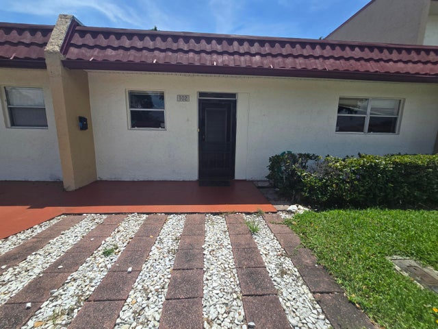 102 Lake Anne Drive, West Palm Beach