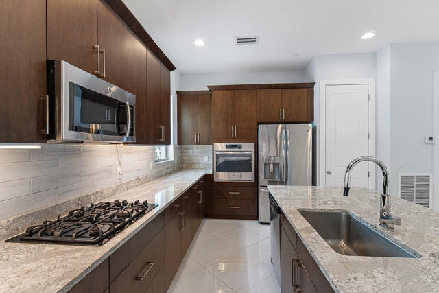 3 of 16 - 7085 Edison Place, Palm Beach Gardens, FL