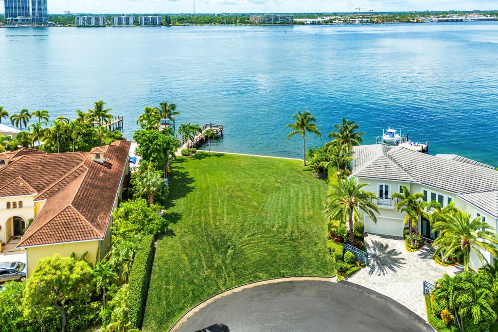 1010 Pine Point Rd, Singer Island