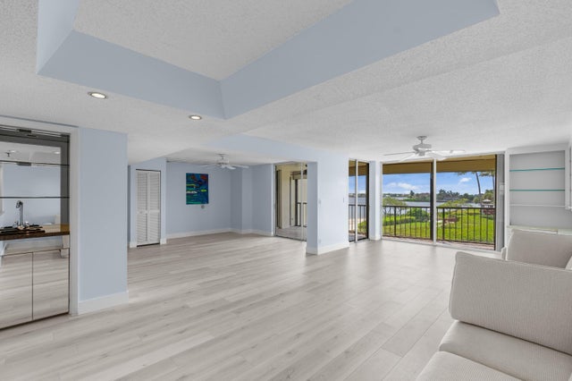 4 of 47 - 7020 Half Moon Circle #205, Hypoluxo, FL