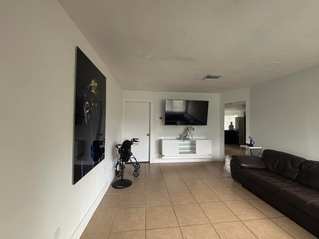 2 of 13 - 911 Rudolf Road, Lake Worth, FL