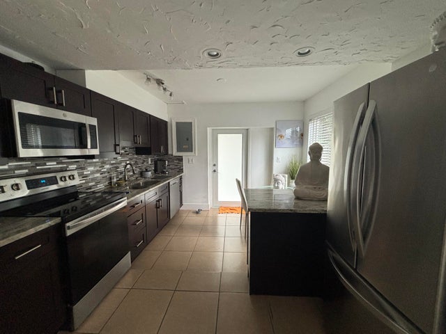 3 of 13 - 911 Rudolf Road, Lake Worth, FL