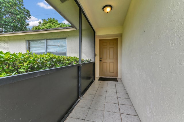 4 of 35 - 5001 Woodstone Circle, Lake Worth, FL