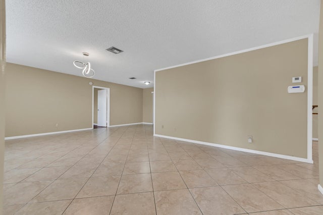 5 of 35 - 5001 Woodstone Circle, Lake Worth, FL