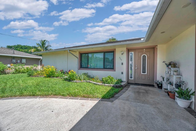 2 of 28 - 804 Holly Avenue, Fort Pierce, FL