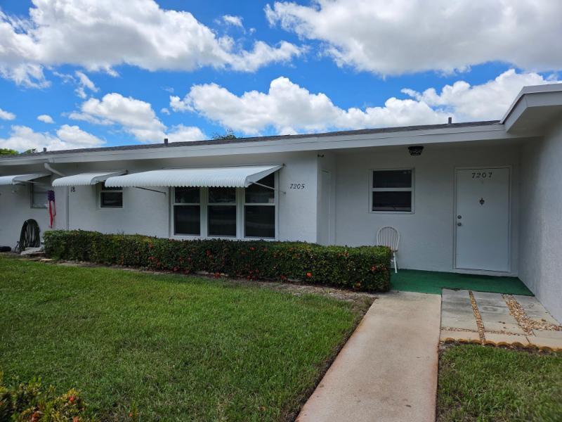 7205 W Oakridge Cir, Lake Worth