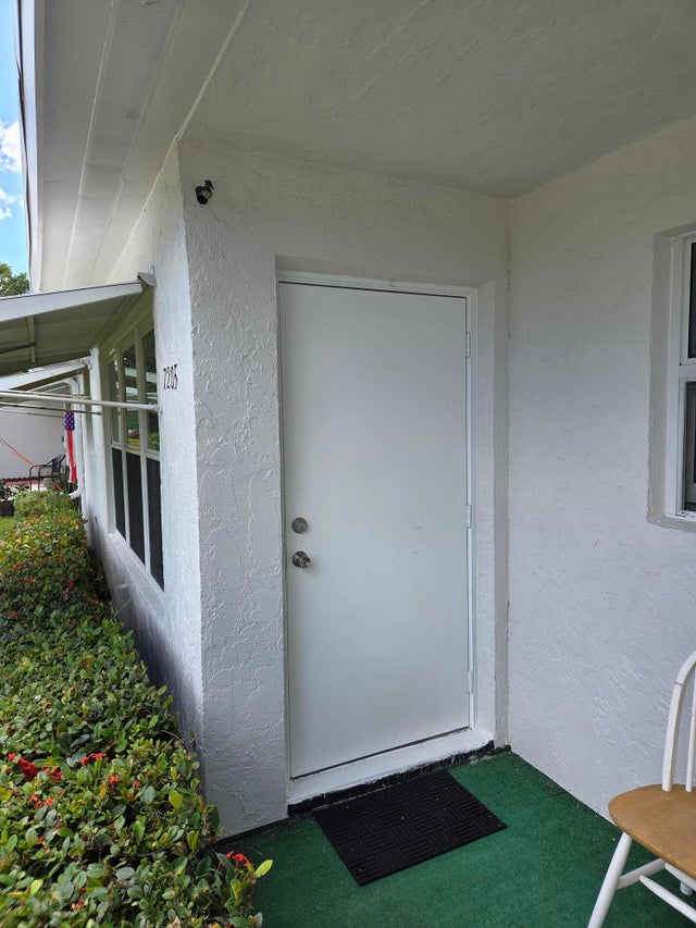 1 of 22 - 7205 W Oakridge Circle, Lake Worth, FL