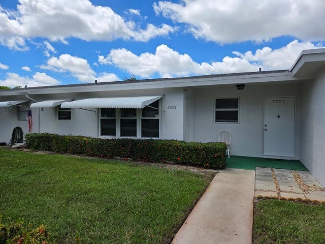 2 of 22 - 7205 W Oakridge Circle, Lake Worth, FL