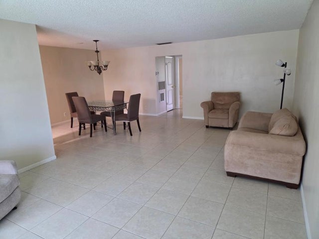 3 of 22 - 7205 W Oakridge Circle, Lake Worth, FL