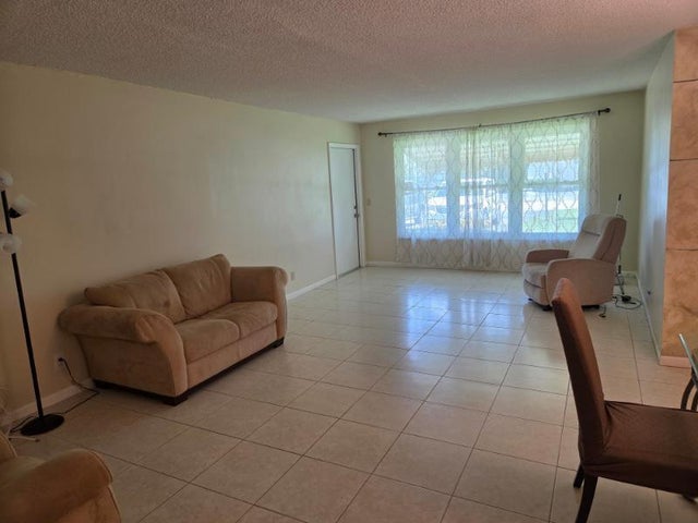 4 of 22 - 7205 W Oakridge Circle, Lake Worth, FL