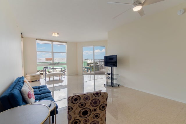 3 of 33 - 806 E Windward Way #405, Lantana, FL