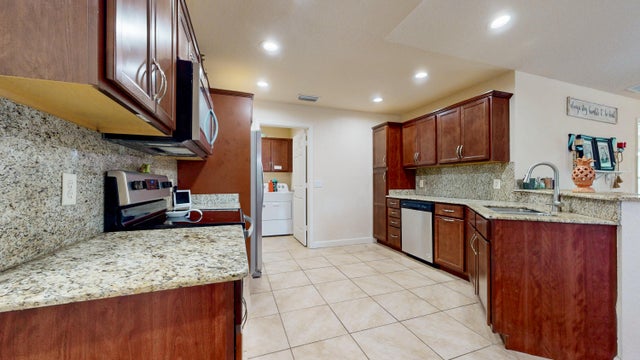 5 of 60 - 39 Se Flamenco Way, Port Saint Lucie, FL