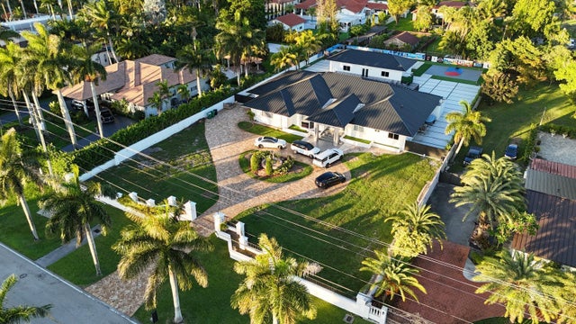 2 of 7 - 365 Nw 132nd Ave, Miami, FL