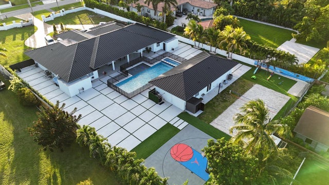 4 of 7 - 365 Nw 132nd Ave, Miami, FL