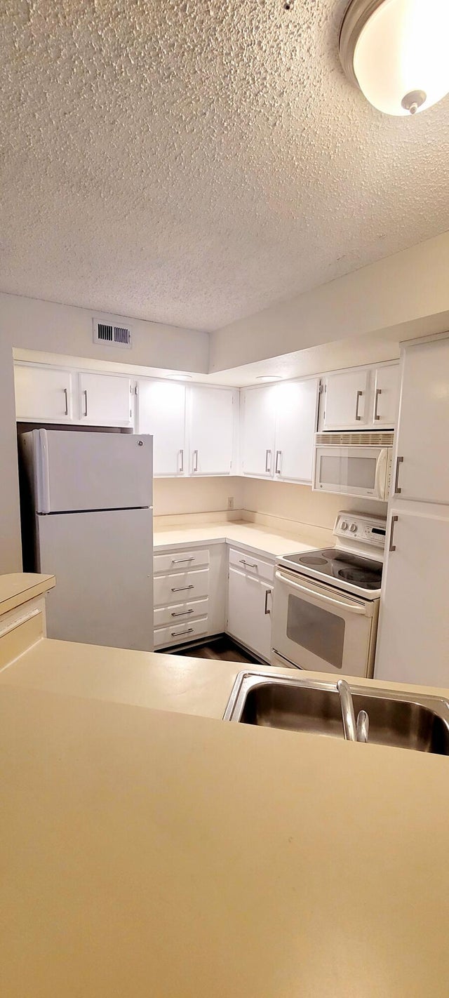 4 of 11 - 1401 Village Blvd #223, West Palm Beach, FL