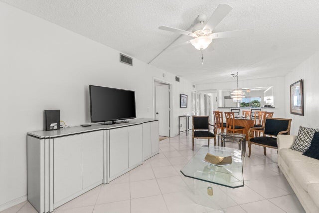 5 of 22 - 5380 Cedar Lake 303 Drive #303, Boynton Beach, FL