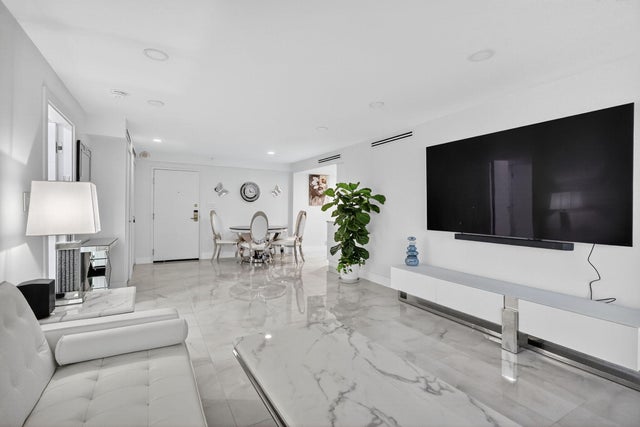 4 of 37 - 5225 Collins Avenue #1408, Miami Beach, FL