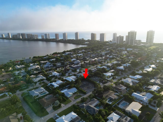 2 of 33 - 1160 Emerald Lane, Singer Island, FL