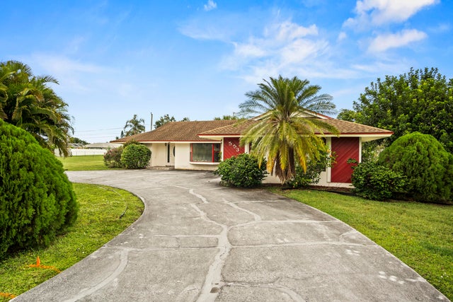 2 of 17 - 553 Se Floresta Drive, Port Saint Lucie, FL