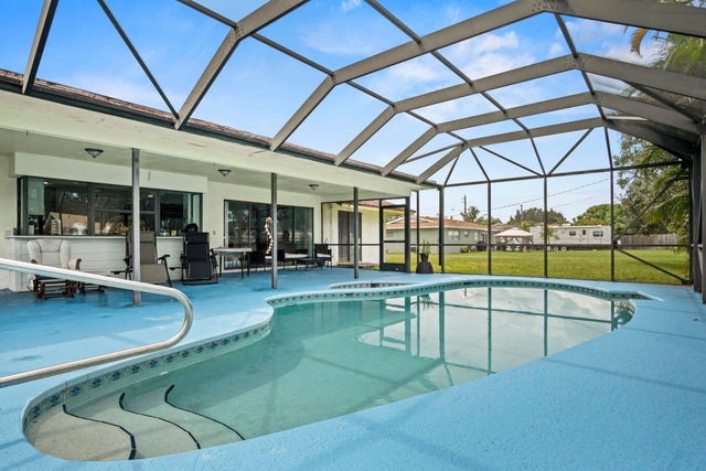 3 of 17 - 553 Se Floresta Drive, Port Saint Lucie, FL