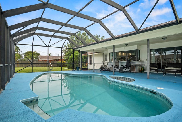 5 of 17 - 553 Se Floresta Drive, Port Saint Lucie, FL