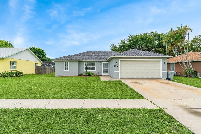 1 of 38 - 1118 9th Square, Vero Beach, FL