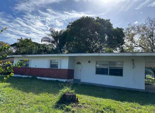 1 of 8 - 3109 Avenue B Avenue, Fort Pierce, FL