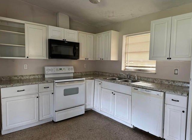 3 of 8 - 3109 Avenue B Avenue, Fort Pierce, FL