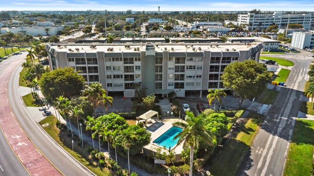 1 of 29 - 505 Spencer Drive #208, West Palm Beach, FL