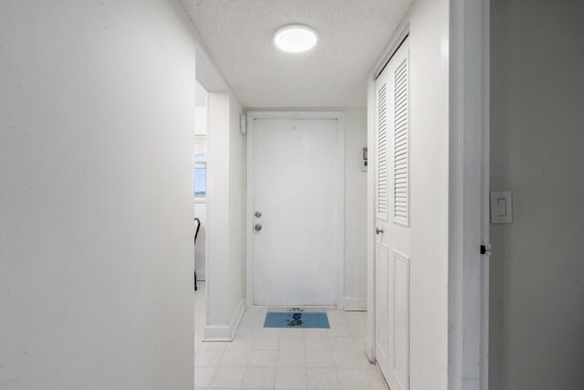 5 of 30 - 3590 Via Poinciana #607, Lake Worth, FL