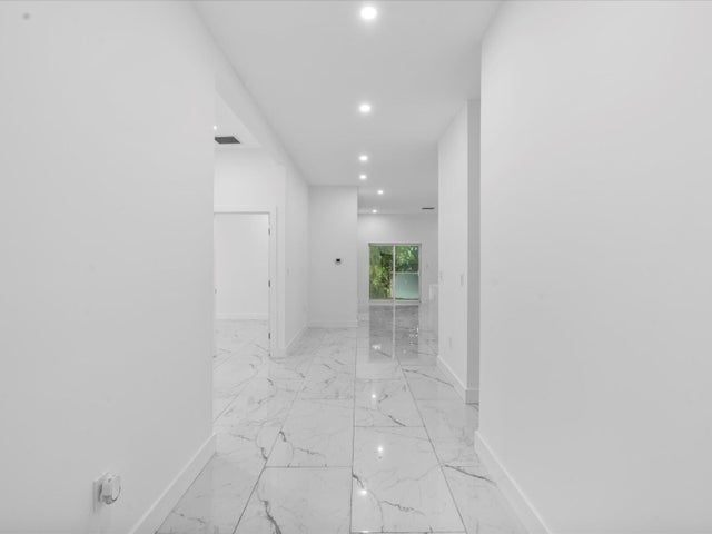3 of 27 - 533 Nw 16th Avenue, Fort Lauderdale, FL