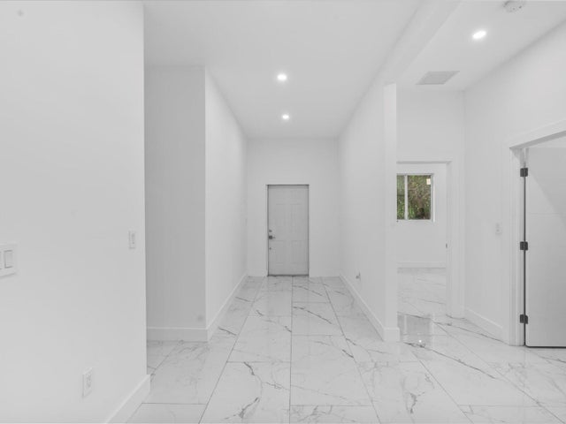 4 of 27 - 533 Nw 16th Avenue, Fort Lauderdale, FL