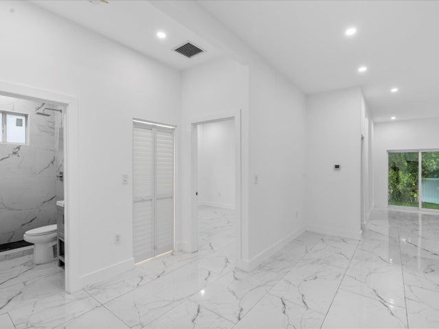 5 of 27 - 533 Nw 16th Avenue, Fort Lauderdale, FL