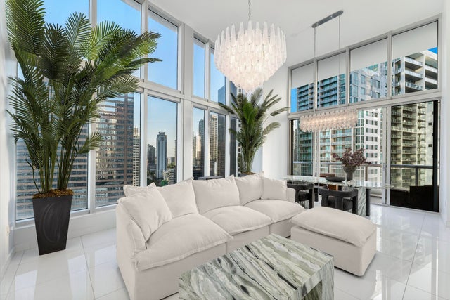 1 of 19 - 485 Brickell Avenue #2808, Miami, FL