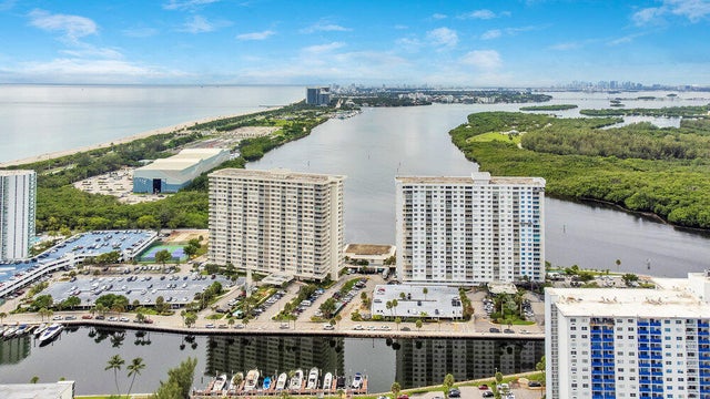 2 of 30 - 500 Bayview Drive #1521, Sunny Isles Beach, FL