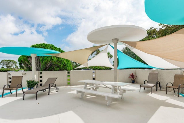 2000 Presidential Way #303, West Palm Beach