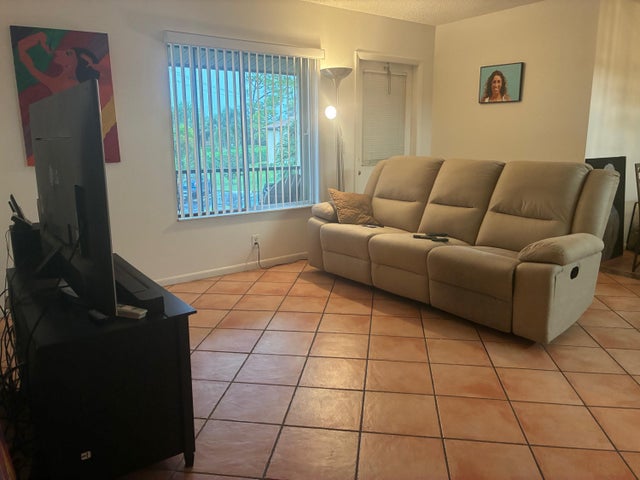5 of 13 - 322 Knotty Pine Circle #d-2, Greenacres, FL
