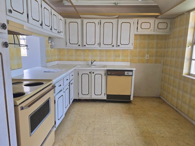 3 of 31 - 449 Lake Helen Drive, West Palm Beach, FL
