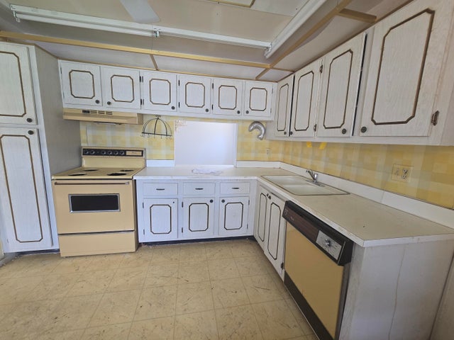 4 of 31 - 449 Lake Helen Drive, West Palm Beach, FL
