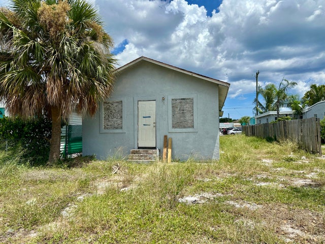 1 of 4 - 420 N H Street, Lake Worth Beach, FL