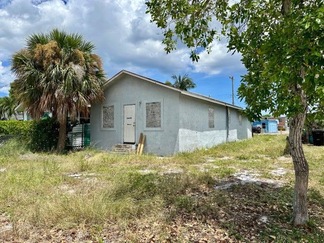 2 of 4 - 420 N H Street, Lake Worth Beach, FL