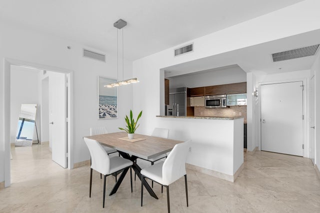 4 of 35 - 550 Okeechobee Boulevard #509, West Palm Beach, FL