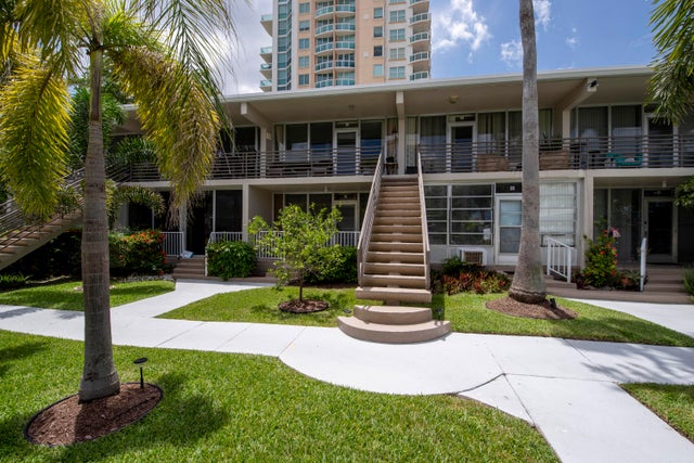 1 of 20 - 901 N Birch Road #d10, Fort Lauderdale, FL