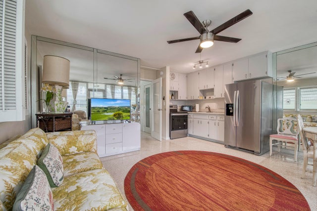 2 of 20 - 901 N Birch Road #d10, Fort Lauderdale, FL