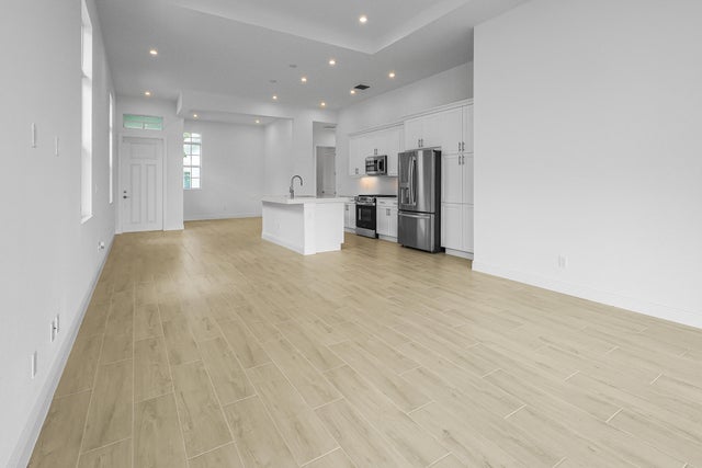 5 of 13 - 213 Se Via Sangro, Port Saint Lucie, FL