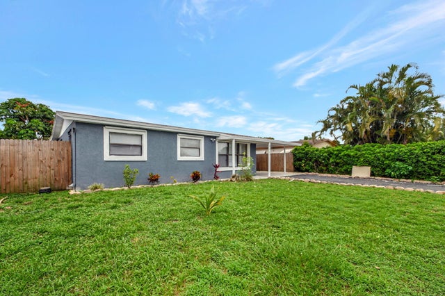 2 of 38 - 5620 S 38th Street, Greenacres, FL