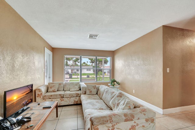 5 of 38 - 5620 S 38th Street, Greenacres, FL