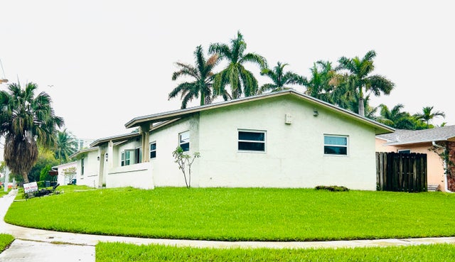 2 of 19 - 646 Ne 2nd Place, Dania Beach, FL